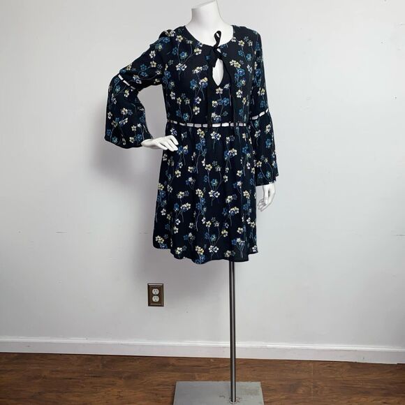 NWT Ella Moss Adara Dress Size M Black Floral Tie Neck Cutouts Bell Sleeve - Picture 2 of 8